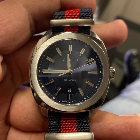 Brand New Woman Gucci Watch green and red band. SILVER Bessel. Gucci 3000L Ladies 25mm Red and Green Dial 18k Gold Plated  main image 4